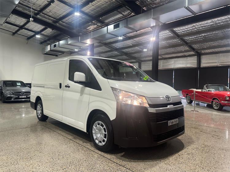 2020 TOYOTA HIACE 4D VAN LWB GDH300R