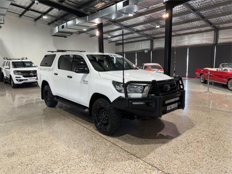 2020 TOYOTA HILUX DOUBLE CAB P/UP SR (4x4) GUN126R FACELIFT