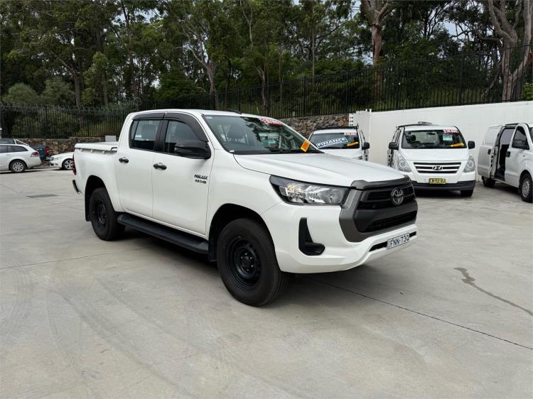 2020 TOYOTA HILUX DOUBLE CAB P/UP SR (4x4) GUN126R FACELIFT