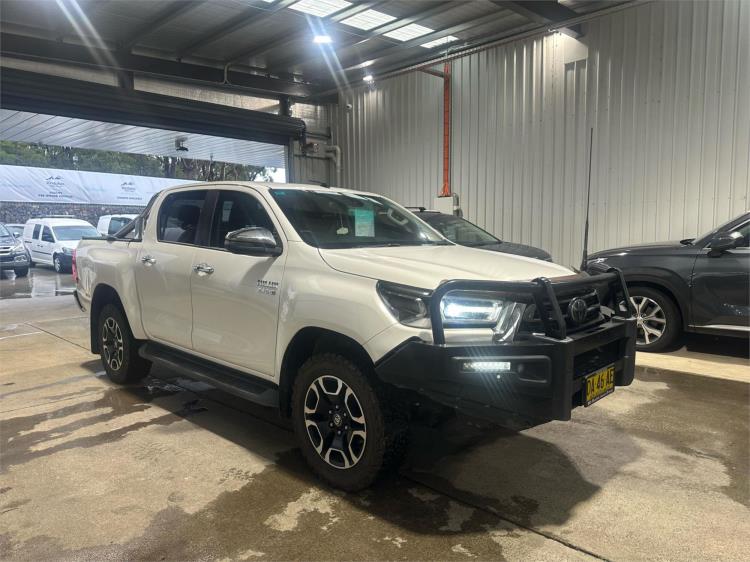 2021 TOYOTA HILUX DOUBLE CAB P/UP SR5 (4x4) GUN126R FACELIFT