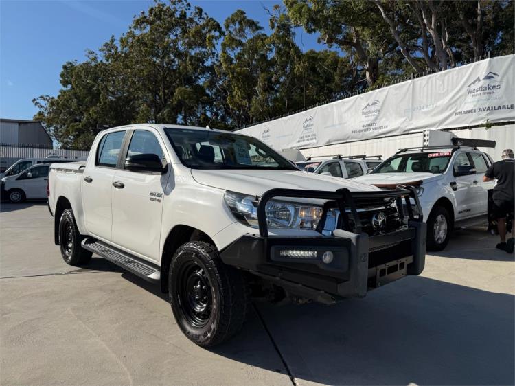 2020 TOYOTA HILUX DOUBLE CAB P/UP SR (4x4) GUN126R MY19 UPGRADE