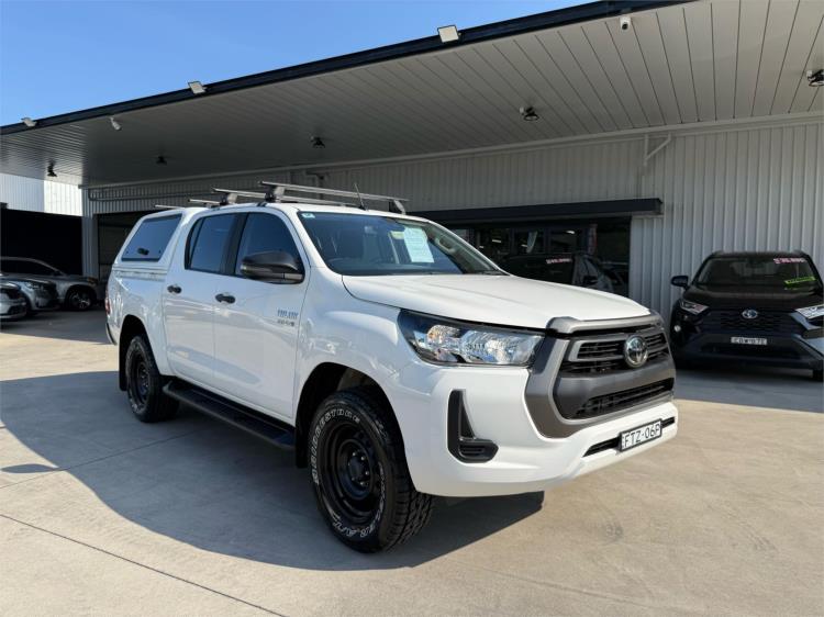 2021 TOYOTA HILUX DOUBLE CAB P/UP SR (4x4) GUN126R FACELIFT