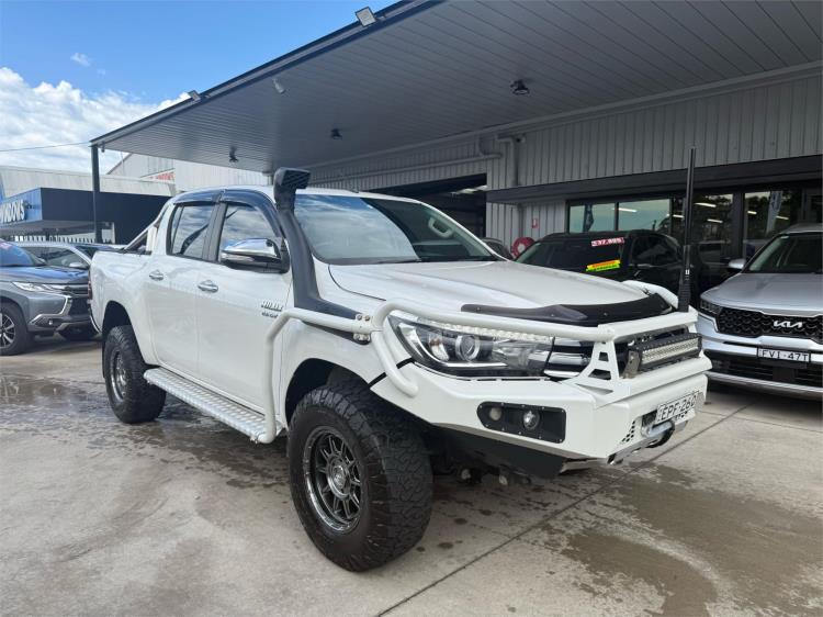 2015 TOYOTA HILUX DUAL CAB UTILITY SR5 (4x4) GUN126R