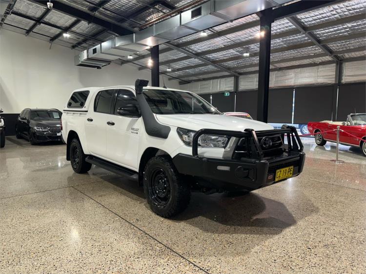 2021 TOYOTA HILUX DOUBLE CAB P/UP SR (4x4) GUN126R FACELIFT