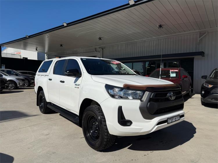 2020 TOYOTA HILUX DOUBLE CAB P/UP SR (4x4) GUN126R FACELIFT